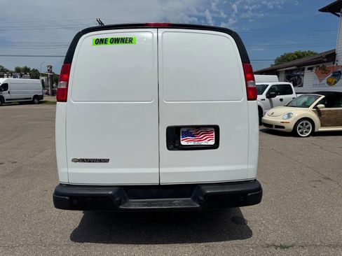 Used 2018 Chevrolet Express 3500 Extended w/ Driver Convenience Package image 7