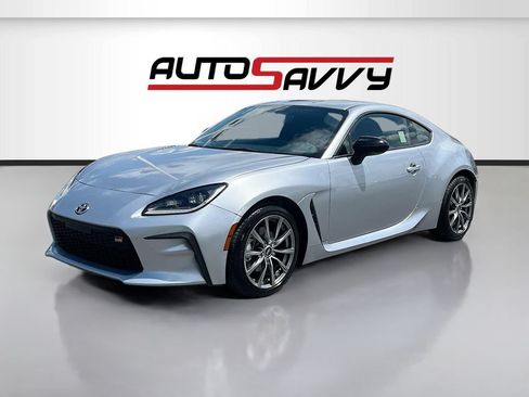Used 2024 Toyota GR86 RWD image 3