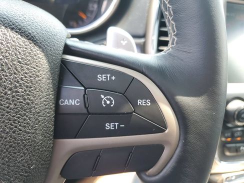 Certified 2017 Jeep Grand Cherokee Overland AWD/4WD image 24
