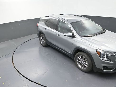 Used 2023 GMC Terrain SLT image 12