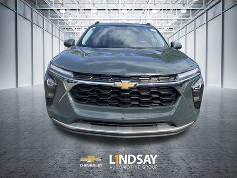 Used 2025 Chevrolet Trax LT w/ Driver Confidence Package FWD image 3