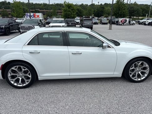 Used 2018 Chrysler 300 C w/ Safetytec Plus Group RWD image 2