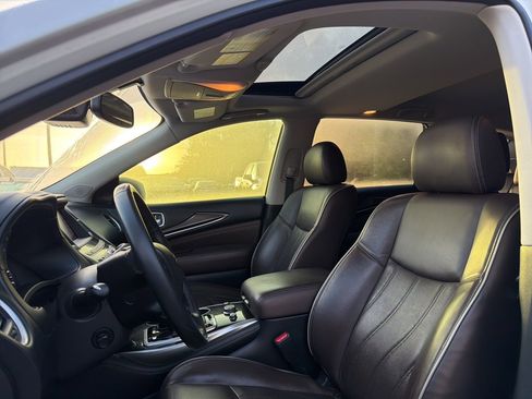 Used 2019 INFINITI QX60 Luxe w/ Essential Package image 9