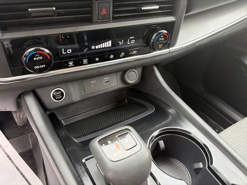 Used 2023 Nissan Rogue SV FWD image 22