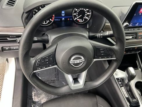 Used 2024 Nissan Altima 2.5 SV AWD/4WD image 21