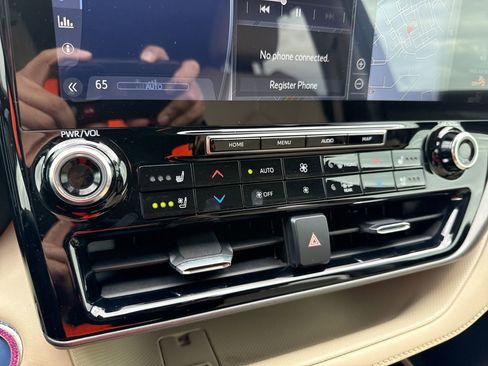 Used 2022 Toyota Highlander Limited image 17