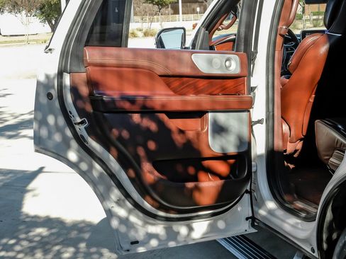 Used 2019 Lincoln Navigator Black Label w/ Cargo Package image 47