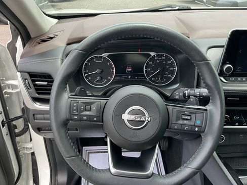 Certified 2023 Nissan Rogue SV w/ SV Premium B Package FWD image 14