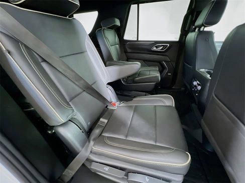 Used 2022 GMC Yukon SLT w/ SLT Premium Package image 24