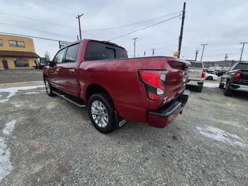 Used 2021 Nissan Titan SL w/ Moonroof Package image 5