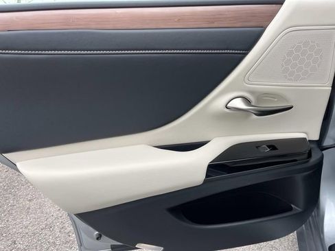 Used 2024 Lexus ES 300h w/ Technology Package image 20