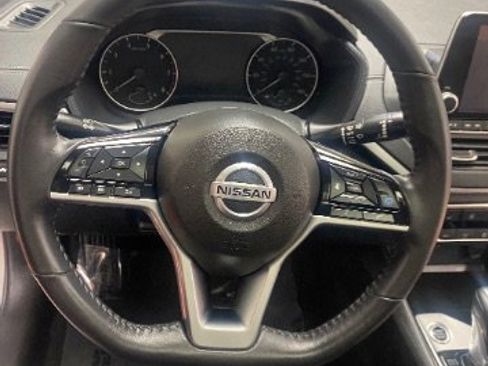 Used 2022 Nissan Altima 2.5 SV w/ SV Premium Package image 16