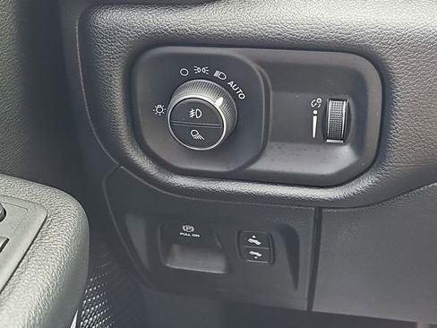 Used 2020 RAM 1500 Big Horn AWD/4WD image 19