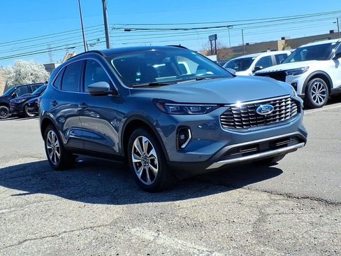 Used 2023 Ford Escape Platinum w/ Premium Technology Package AWD/4WD image 7