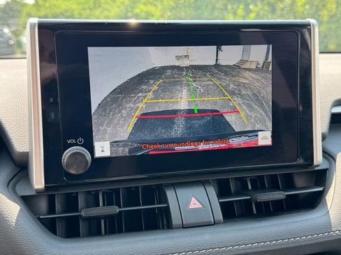 Used 2025 Toyota RAV4 XLE image 20