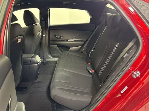 New 2025 Hyundai Elantra SEL FWD image 18