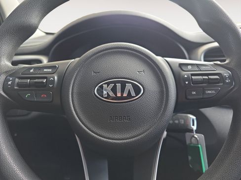Used 2017 Kia Sorento L image 11