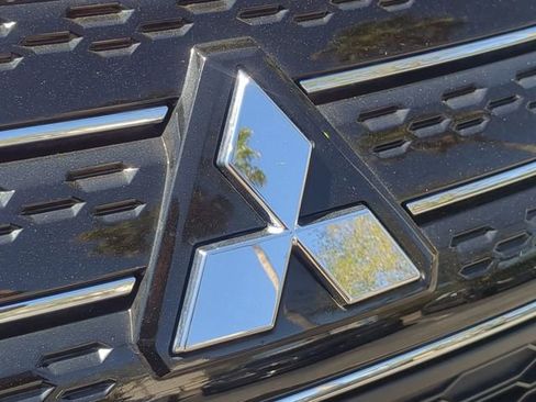Used 2024 Mitsubishi Outlander SE AWD/4WD image 13