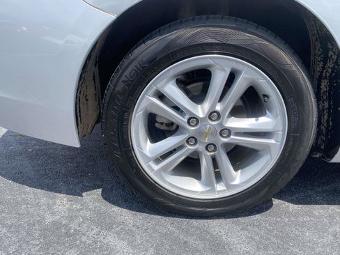 Used 2017 Chevrolet Cruze LT FWD image 8
