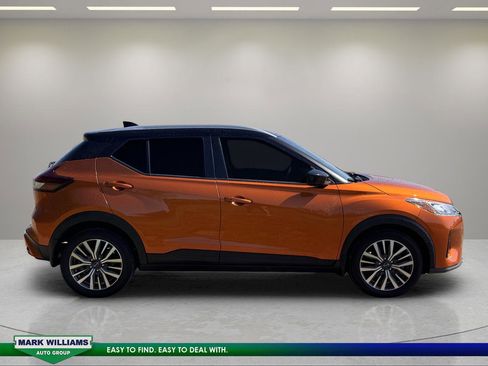 Used 2023 Nissan Kicks SV FWD image 2