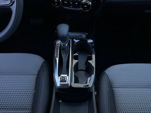 Used 2025 Chevrolet Trax LT image 14