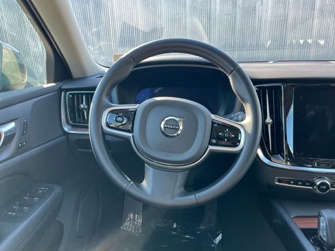 Used 2025 Volvo V60 B5 Cross Country Plus image 28