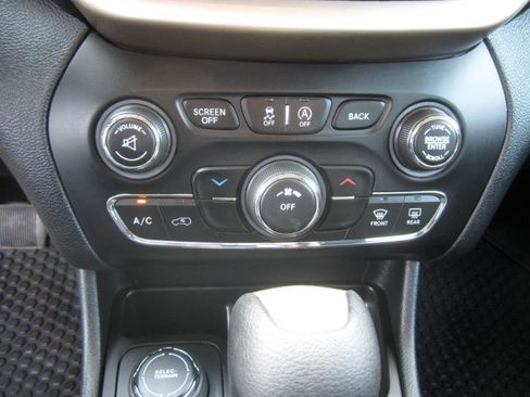 Used 2016 Jeep Cherokee Latitude w/ Trailer Tow Group AWD/4WD image 20