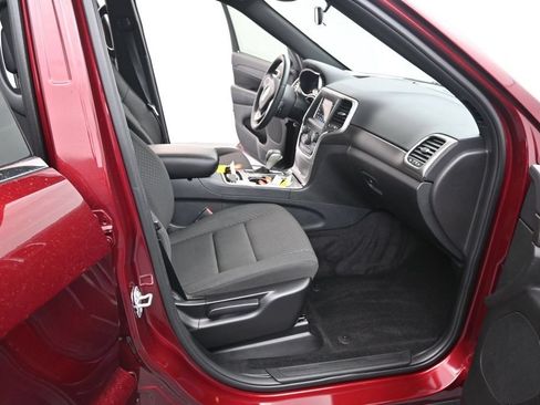 Used 2018 Jeep Grand Cherokee Laredo RWD image 19