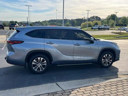 Certified 2024 Toyota Highlander XLE image 7