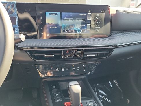 New 2025 Nissan Kicks SR image 9