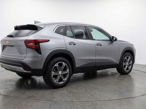 Used 2025 Chevrolet Blazer LT FWD image 9
