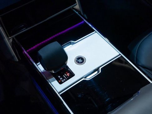 Used 2024 Land Rover Range Rover SE image 6