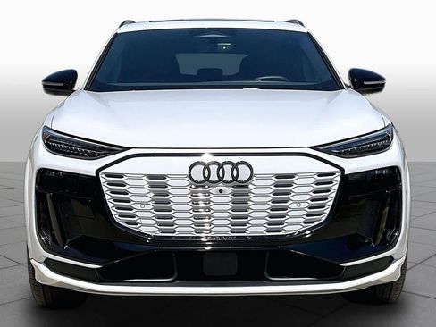 Used 2025 Audi SQ6 e-tron Prestige w/ Black Optic Package AWD/4WD image 3