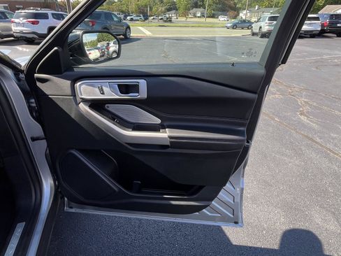 Used 2023 Ford Explorer Limited w/ Limited Technology Package RWD image 37