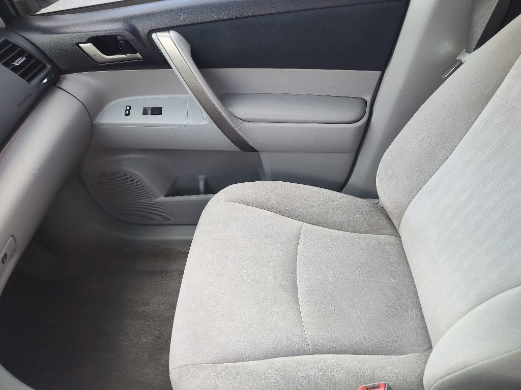 Used 2010 Toyota Highlander Sport w/ Extra Value Pkg 4 FWD image 26