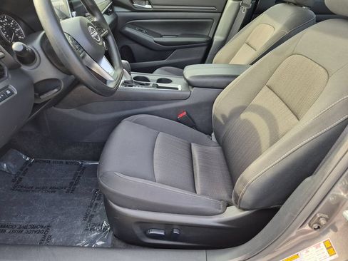 Used 2025 Nissan Altima 2.5 SV FWD image 24