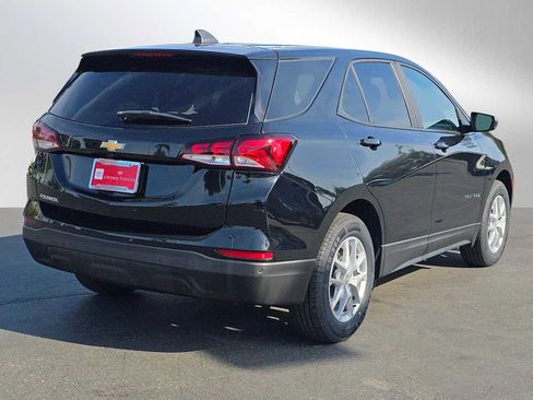 Used 2024 Chevrolet Equinox LS w/ LS Convenience Package image 3