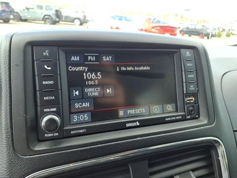 Used 2017 Dodge Grand Caravan SXT FWD image 10