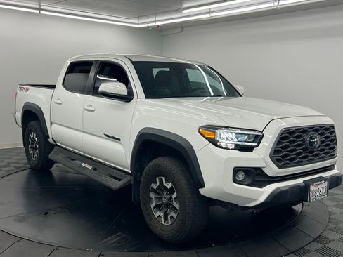 Used 2023 Toyota Tacoma TRD Off-Road image 2