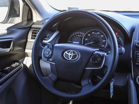Used 2014 Toyota Camry LE image 15