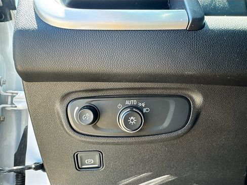 Used 2022 GMC Terrain SLE w/ Driver Convenience Package FWD image 19