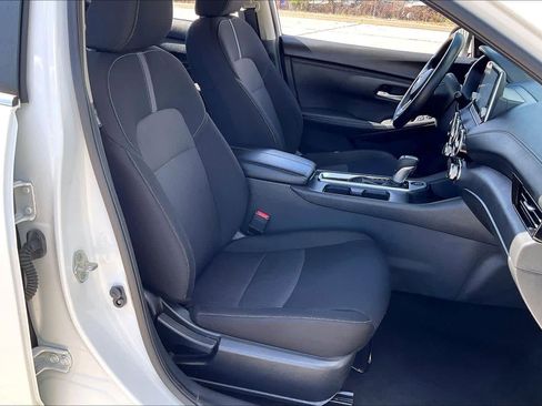 Used 2024 Nissan Sentra SV FWD image 9