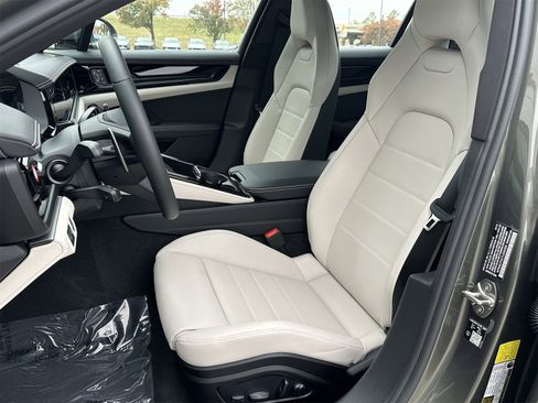 New 2026 Porsche Panamera 4 image 5