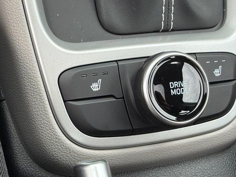Used 2026 Hyundai Venue SEL FWD image 15