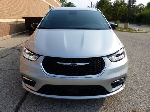Used 2026 Chrysler Pacifica Select FWD image 11