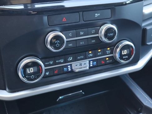 Used 2022 Ford Expedition XLT RWD image 24