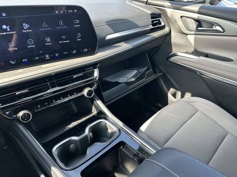 Certified 2024 Chevrolet Traverse LT w/ Trailering Package FWD image 33