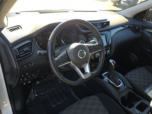 Used 2022 Nissan Rogue Sport SV image 9