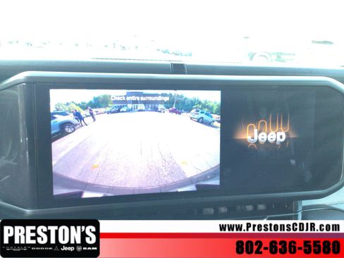 Used 2025 Jeep Wrangler Unlimited Sahara AWD/4WD image 24