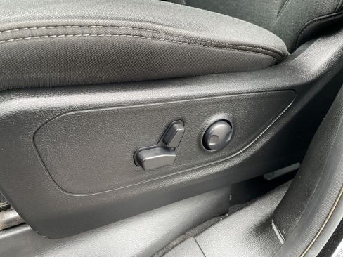 Used 2025 RAM 1500 Big Horn RWD image 13